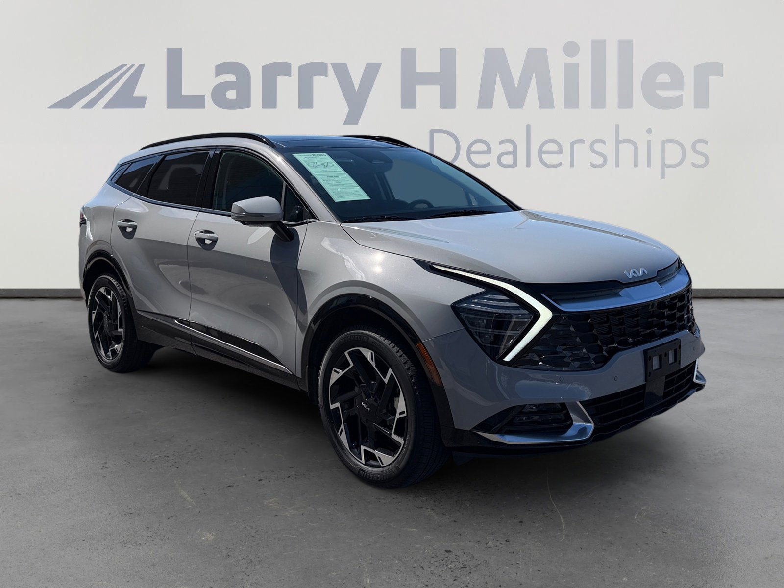 Used 2025 Kia Sportage SX image 7