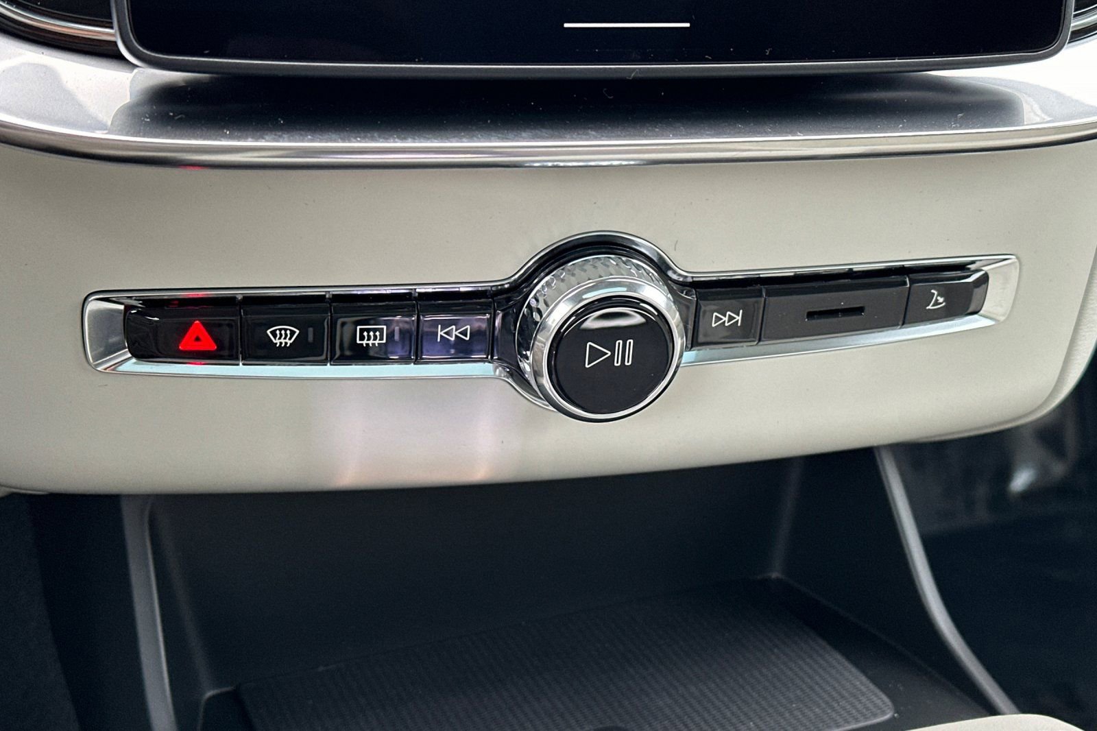 New 2026 Volvo XC90 B6 Ultra w/ Protection Package image 24