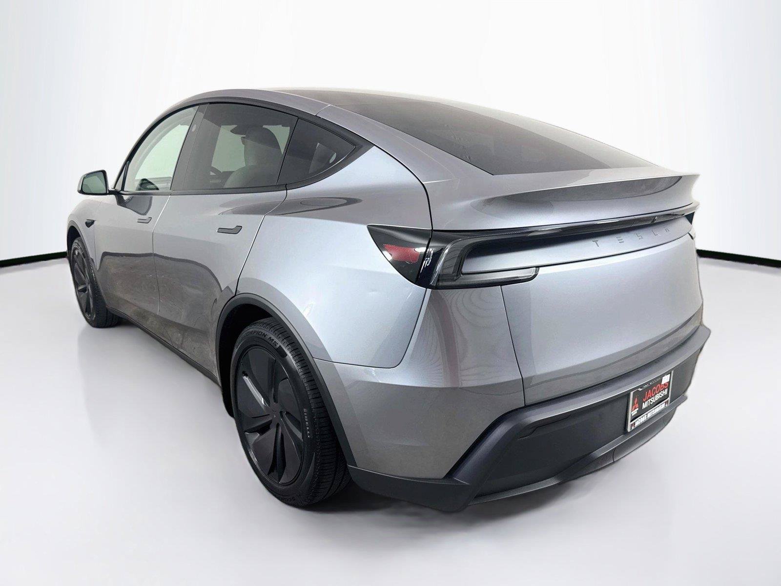 Used 2026 Tesla Model Y Long Range RWD image 3