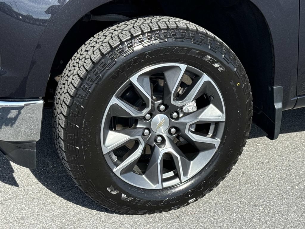 Used 2023 Chevrolet Silverado 1500 LT AWD/4WD image 30