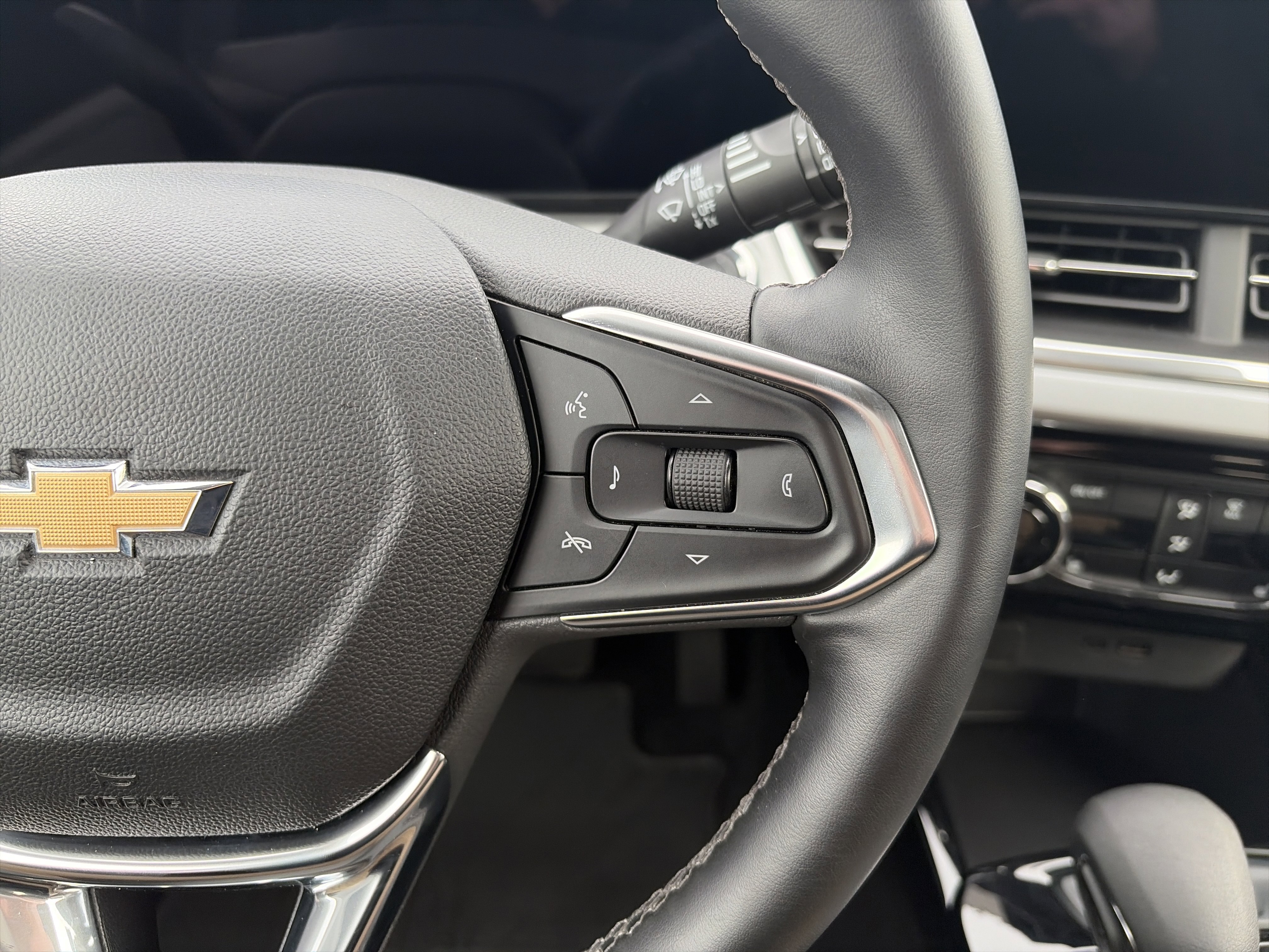 Used 2024 Chevrolet Trax LT w/ Driver Confidence Package image 19