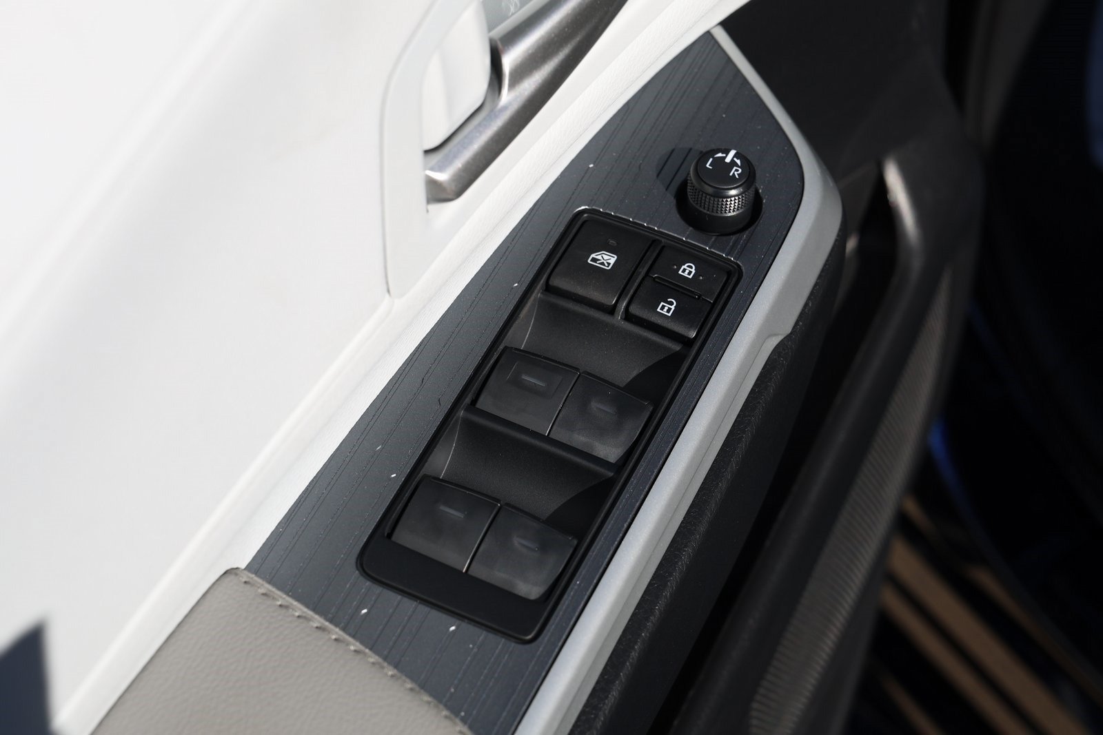 New 2026 Toyota Sienna XLE FWD image 26