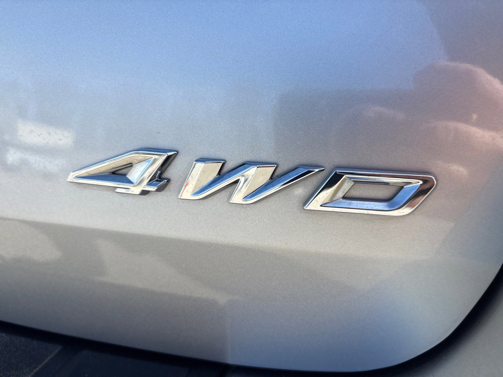 Used 2022 Ford Explorer XLT w/ Equipment Group 202A image 2