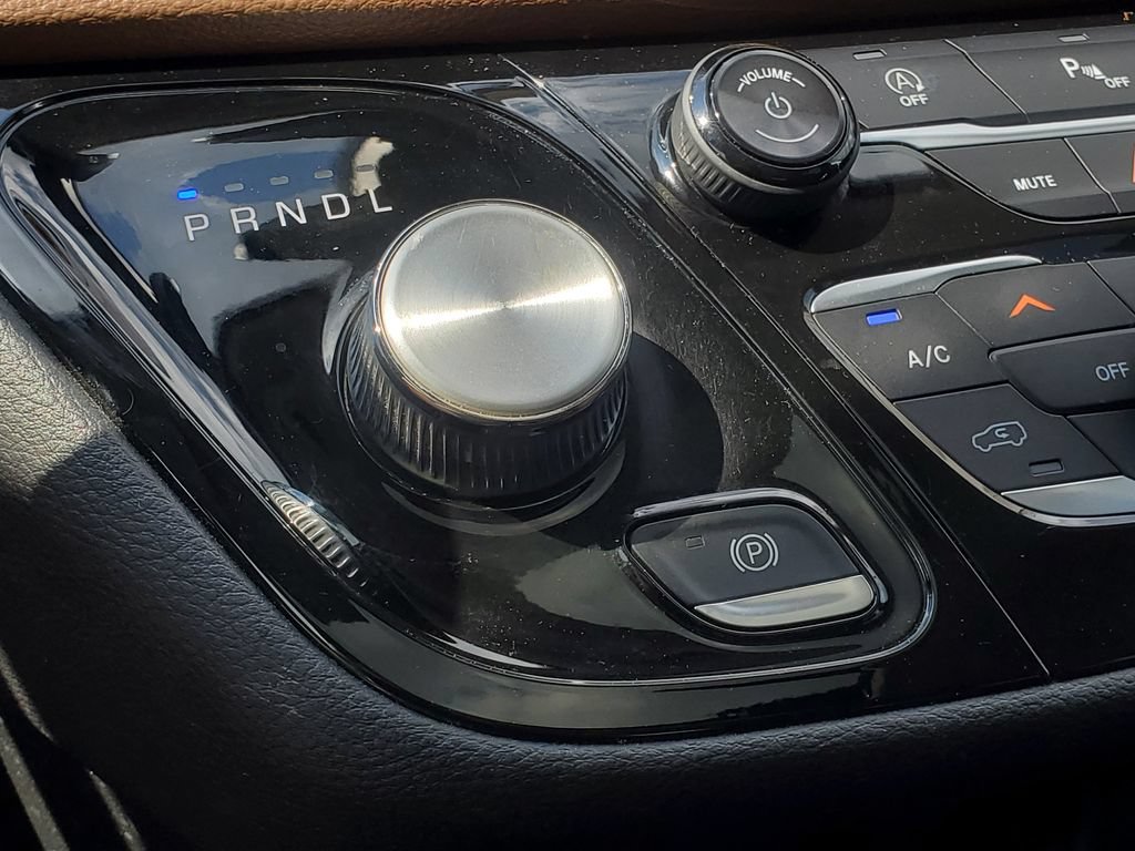 Used 2018 Chrysler Pacifica Limited FWD image 24