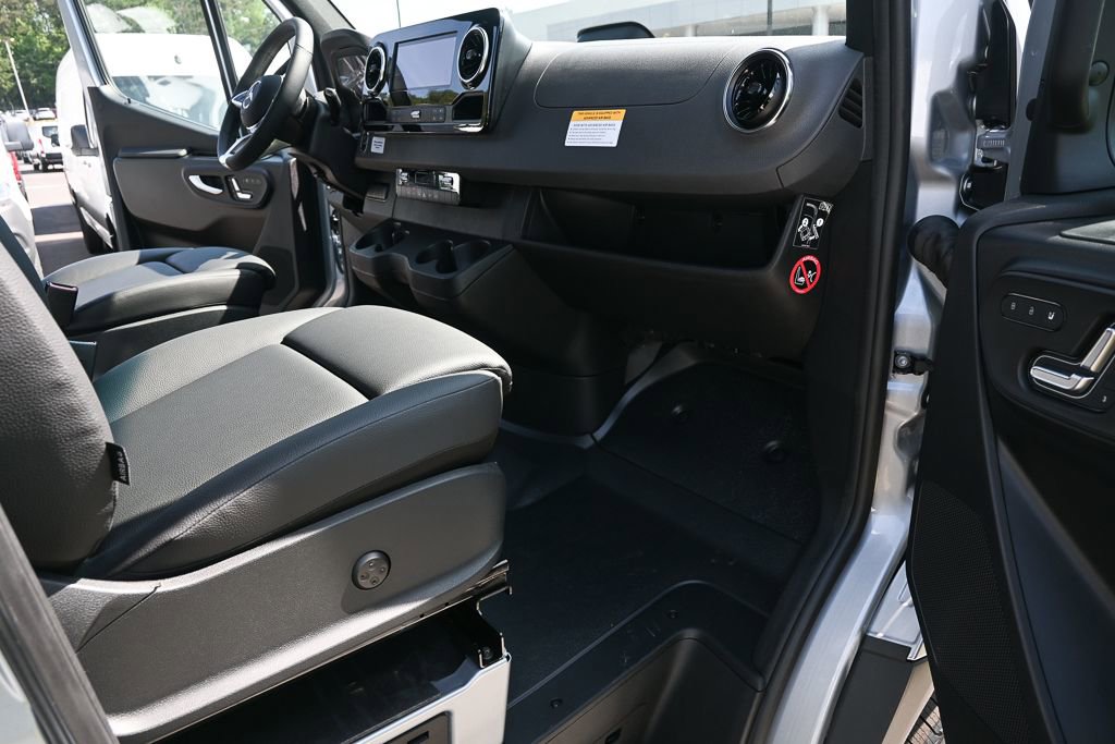 Used 2025 Mercedes-Benz Sprinter 2500 image 21