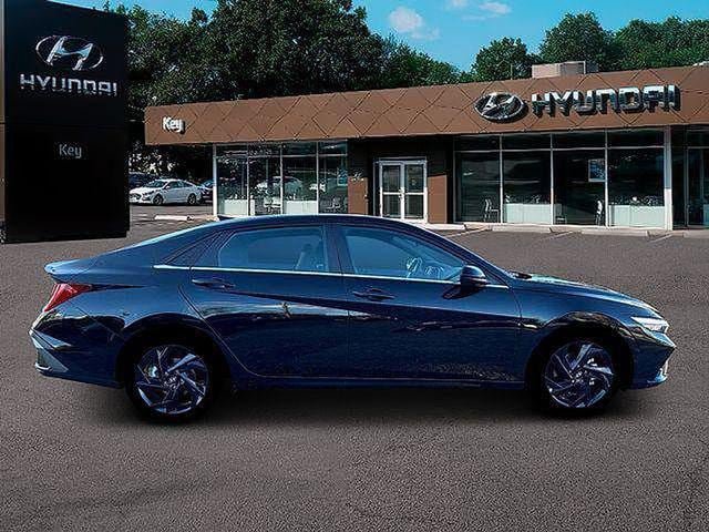 New 2026 Hyundai Elantra SEL Sport FWD image 11
