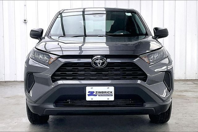 Used 2022 Toyota RAV4 LE AWD/4WD image 3
