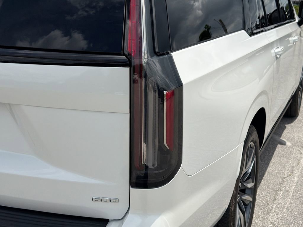 Used 2024 Cadillac Escalade ESV Sport Platinum w/ Heavy-Duty Trailer Package AWD/4WD image 10