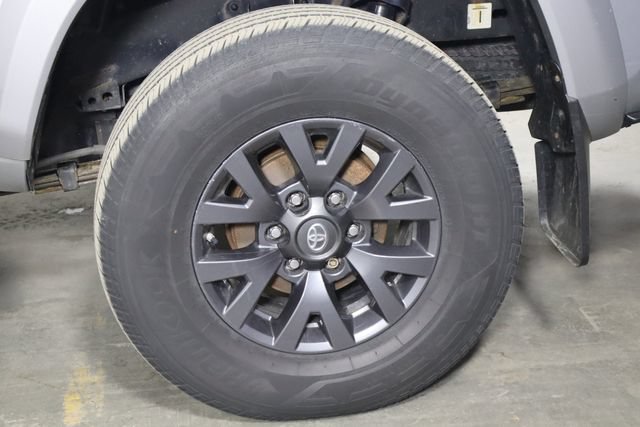 Used 2020 Toyota Tacoma SR5 AWD/4WD image 36