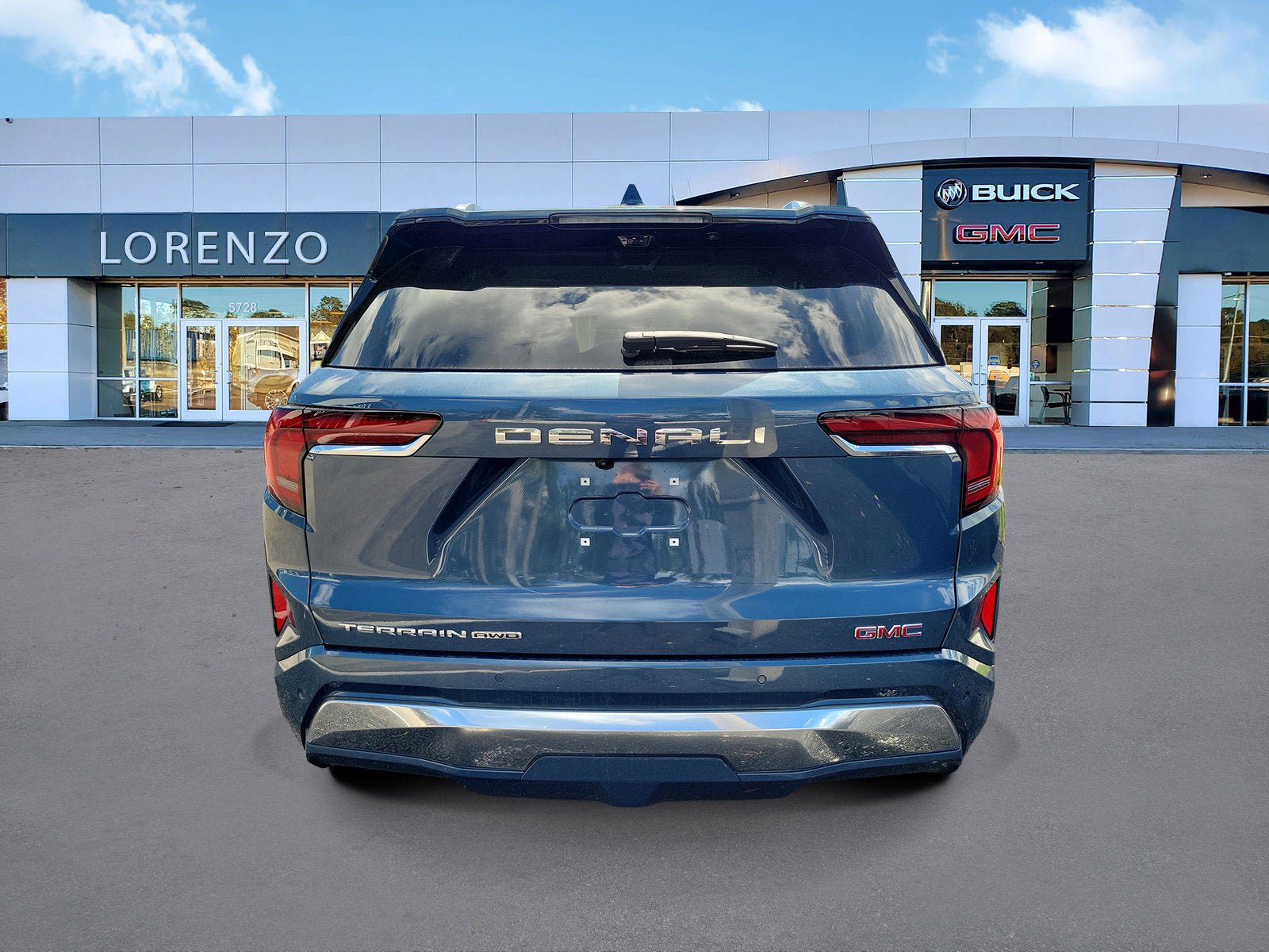 New 2027 GMC Terrain Denali w/ LPO, Floor Liner Package AWD/4WD image 5