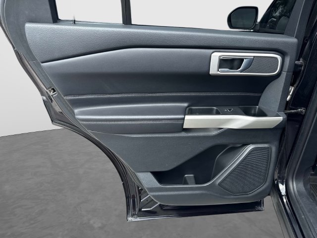 Used 2021 Ford Explorer XLT RWD image 14