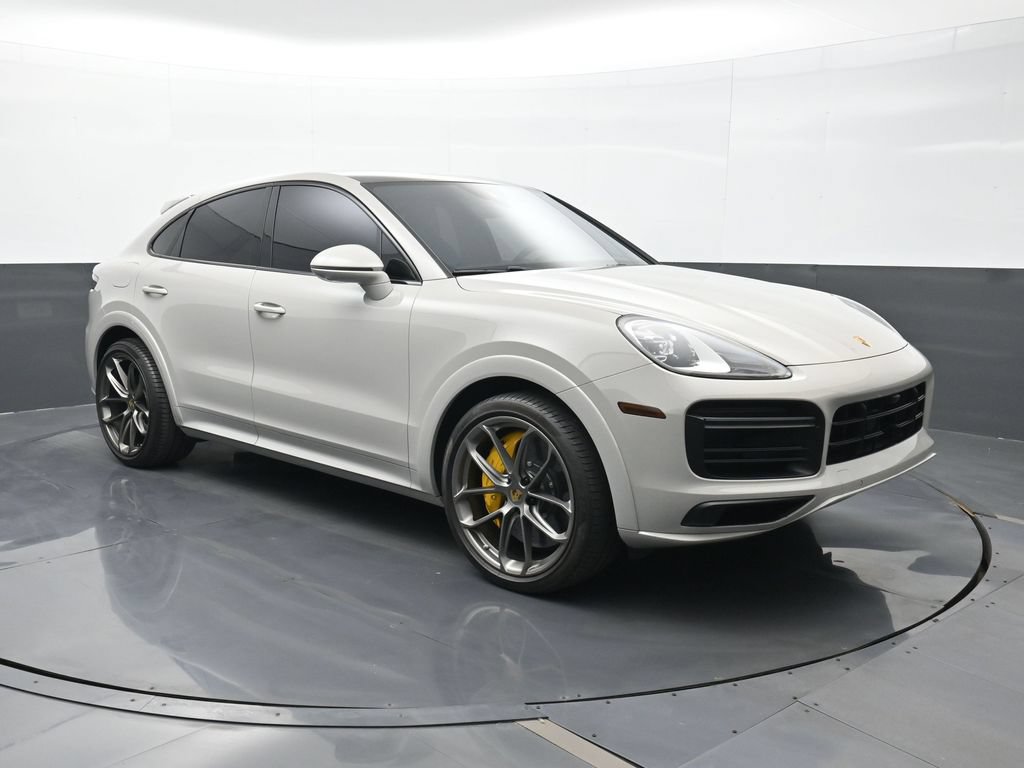 Certified 2021 Porsche Cayenne Turbo S w/ Lightweight Sport Package AWD/4WD image 25