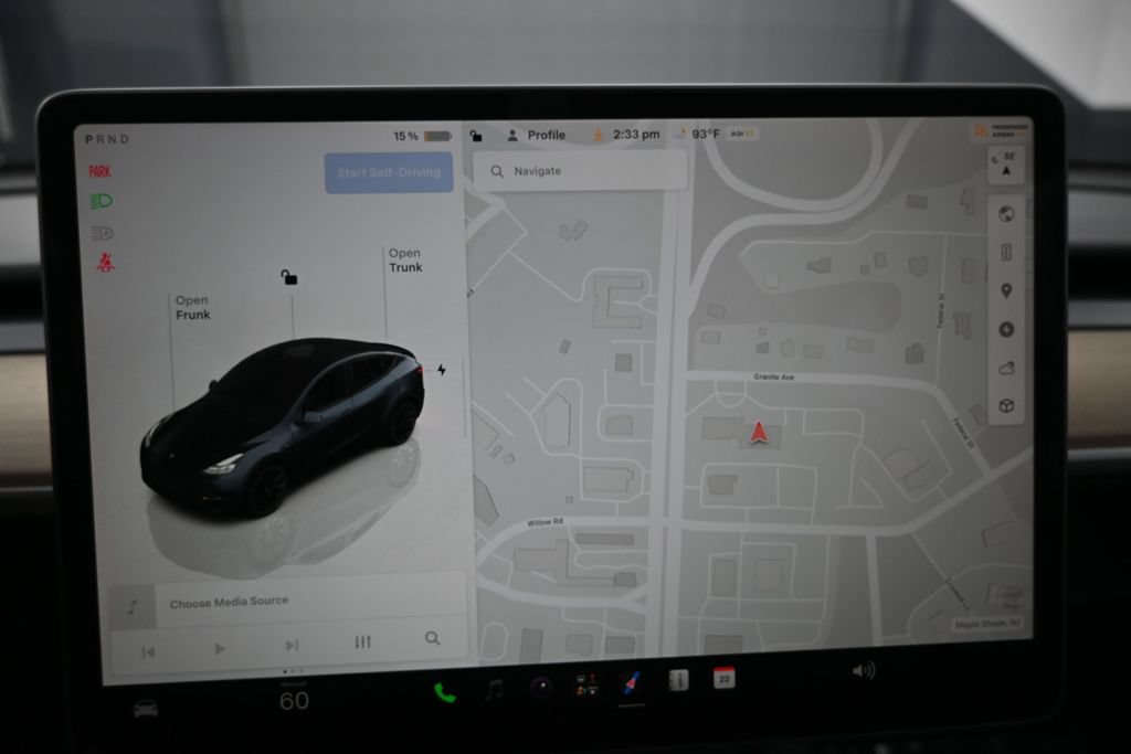 Used 2024 Tesla Model Y 2WD image 16