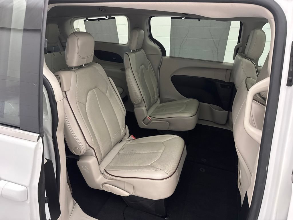 Used 2020 Chrysler Pacifica Limited FWD image 49