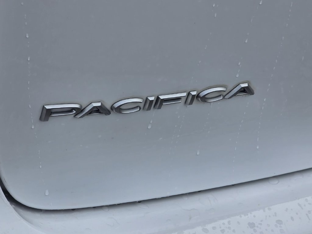 Used 2022 Chrysler Pacifica Pinnacle FWD image 45