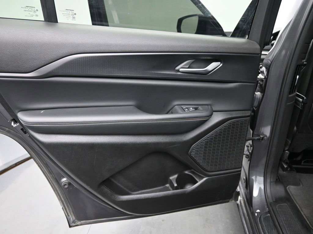 Used 2023 Jeep Grand Cherokee L Laredo AWD/4WD image 14