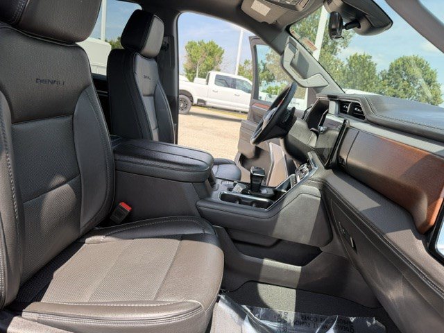 Used 2024 GMC Sierra 1500 Denali w/ Technology Package AWD/4WD image 40