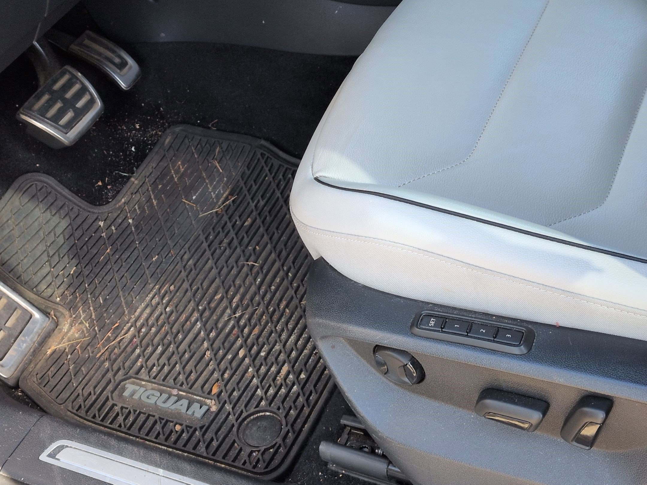 Used 2021 Volkswagen Tiguan SEL Premium R-Line w/ 3rd Row Seat Package image 14