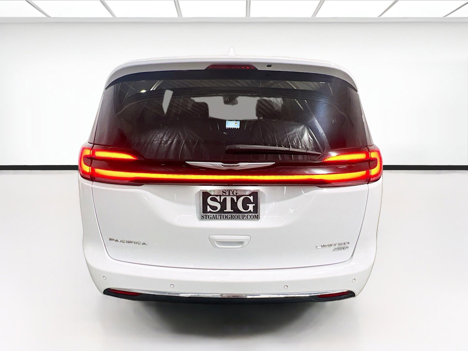 Used 2021 Chrysler Pacifica Limited AWD/4WD image 5