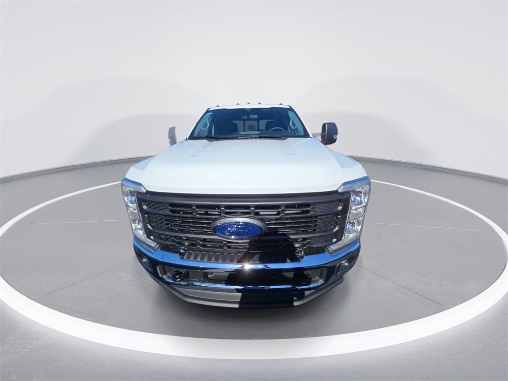 New 2026 Ford F350 XL w/ XL Chrome Package image 3