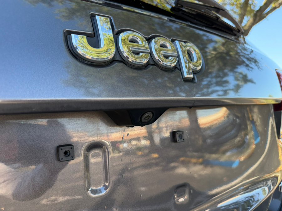 Used 2020 Jeep Grand Cherokee Laredo w/ Security & Convenience Group AWD/4WD image 7