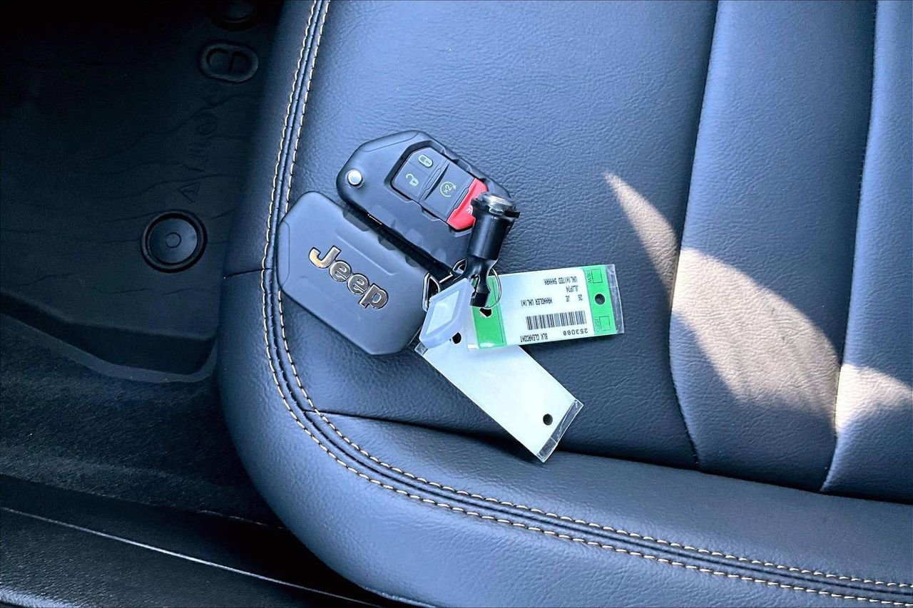 New 2026 Jeep Wrangler Sahara AWD/4WD image 31