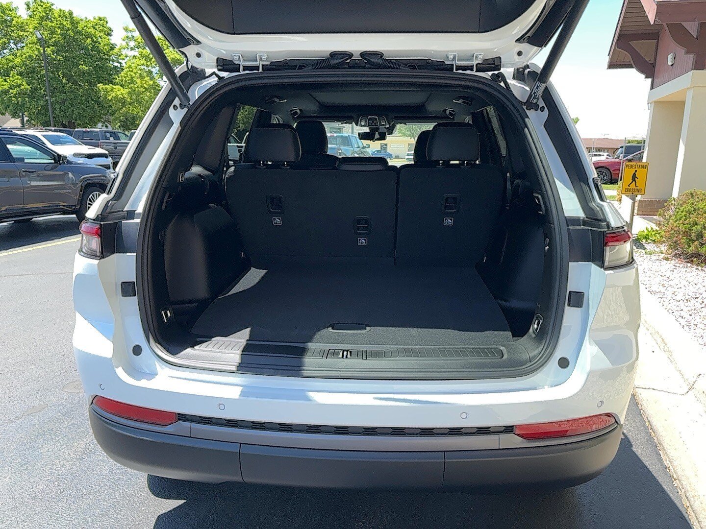 New 2026 Jeep Grand Cherokee Limited AWD/4WD image 14