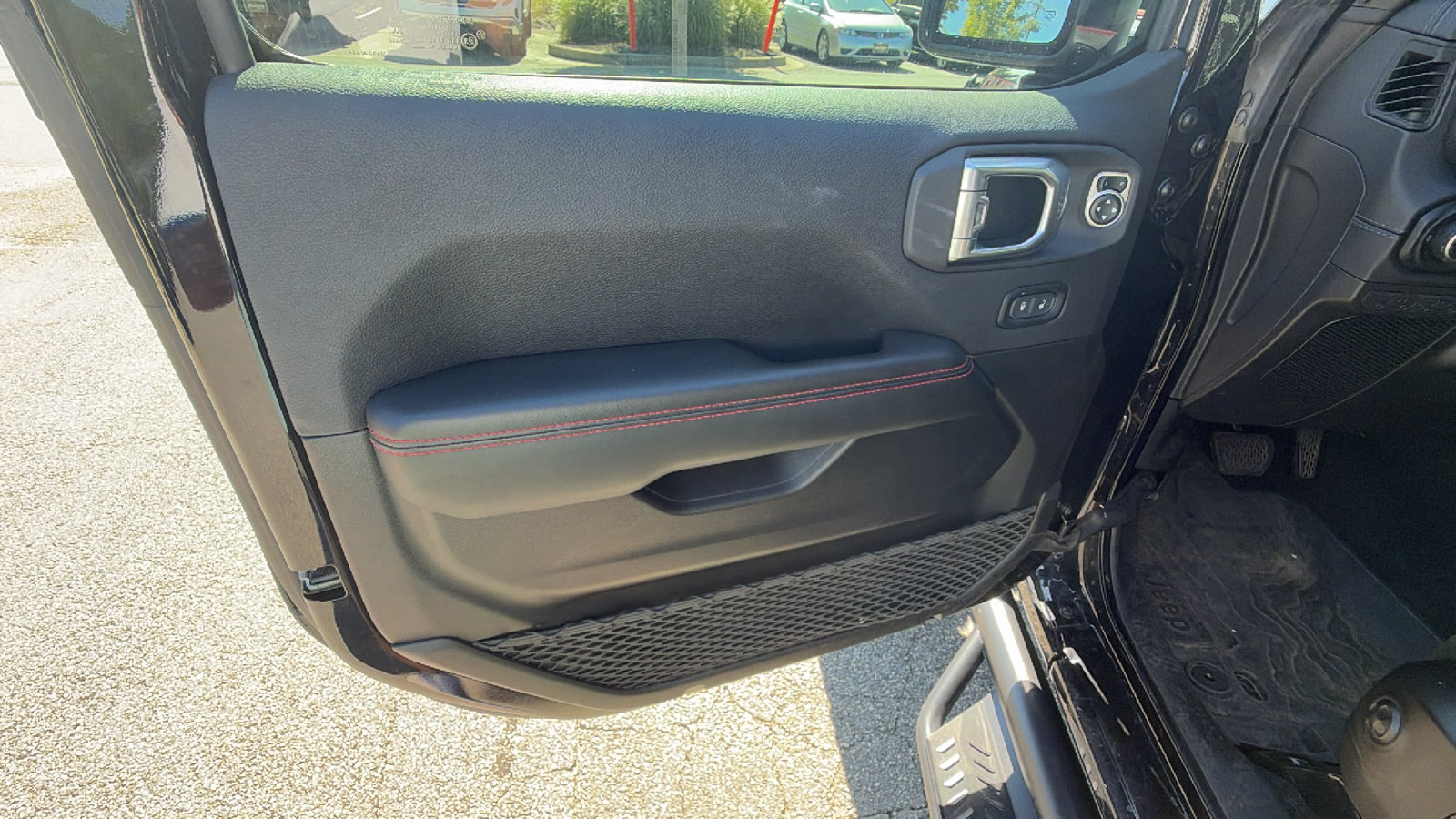 Used 2024 Jeep Gladiator Rubicon w/ Technology Group AWD/4WD image 14