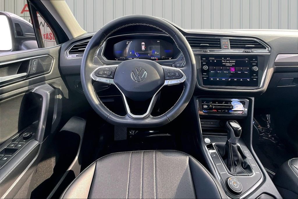 Used 2023 Volkswagen Tiguan SE w/ Panoramic Sunroof Package AWD/4WD image 8