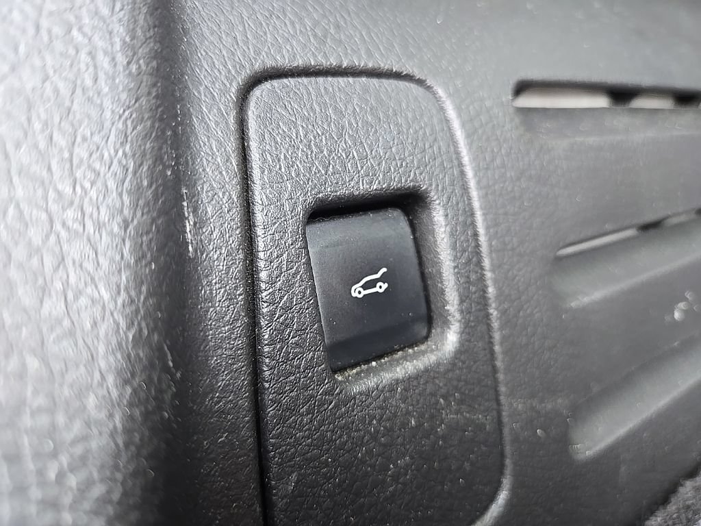 Used 2014 Lincoln MKX AWD w/ Equipment Group 102A image 36