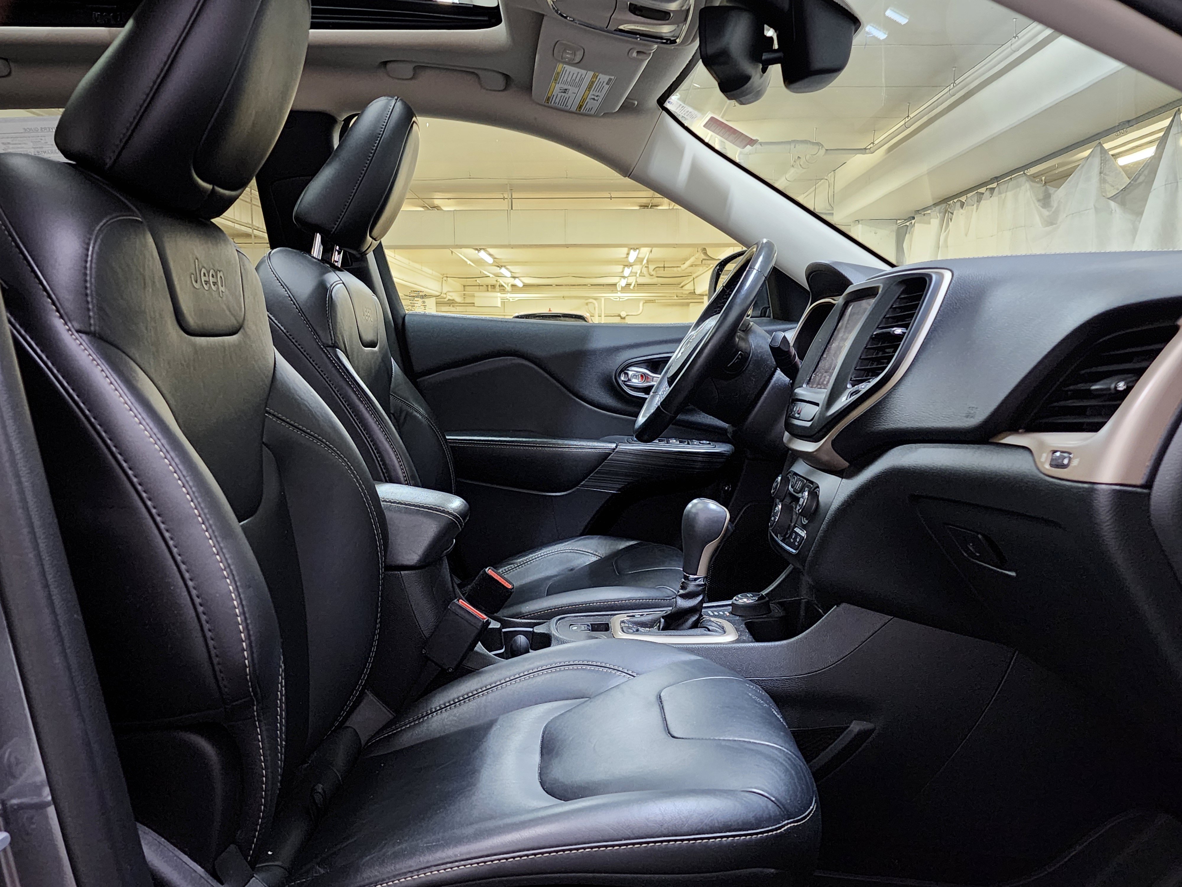 Used 2015 Jeep Cherokee Limited AWD/4WD image 23