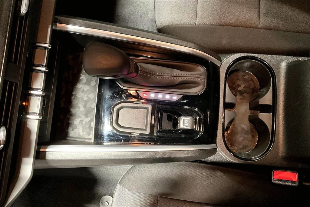 Used 2025 Chevrolet Colorado W/T image 17