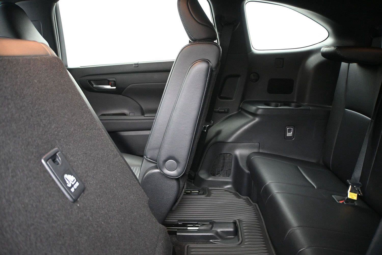 Used 2023 Toyota Highlander XSE AWD/4WD image 14