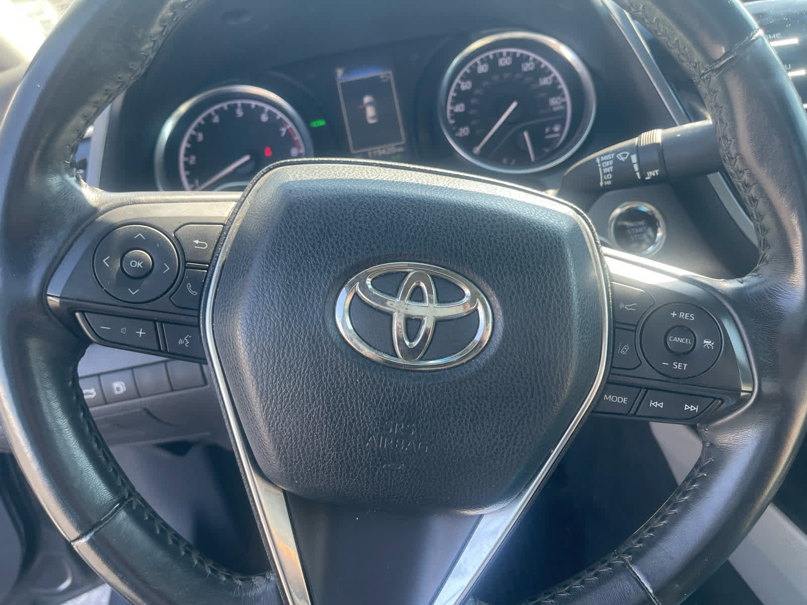 Used 2018 Toyota Camry SE w/ Convenience Package FWD image 14