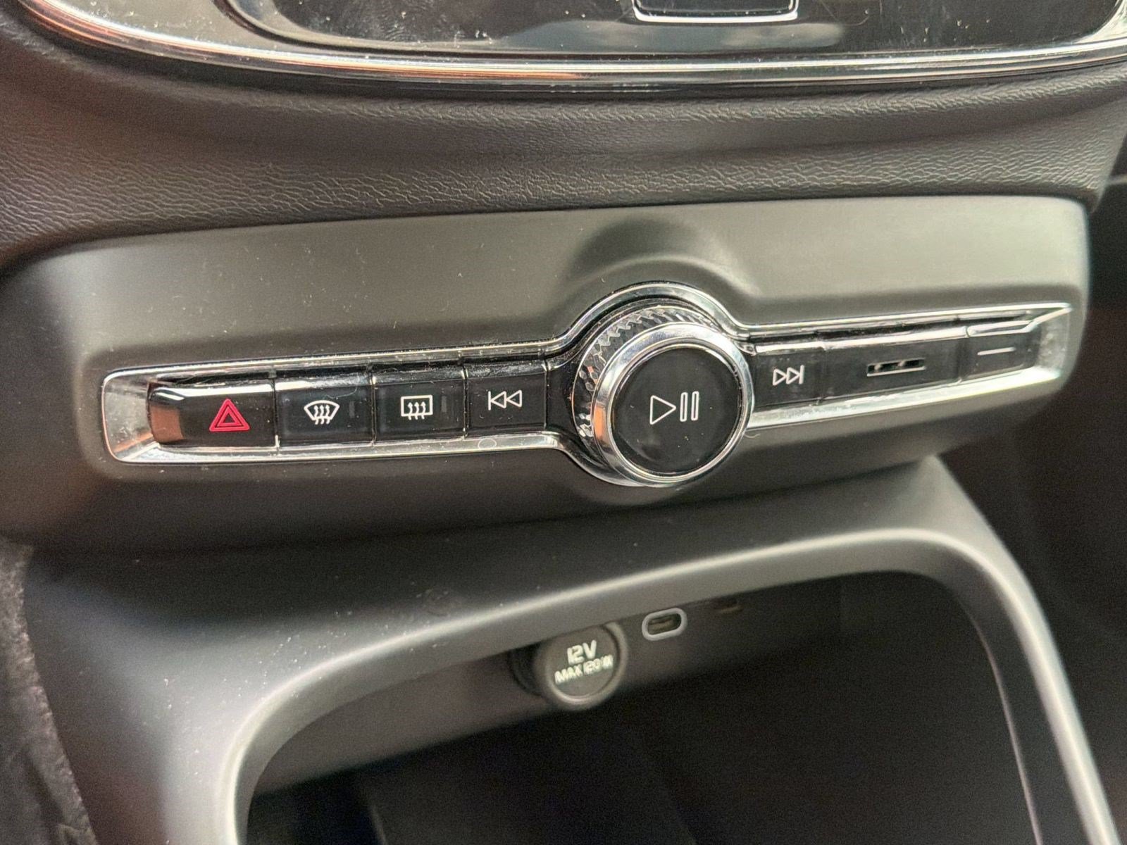 Certified 2023 Volvo C40 P8 Recharge Ultimate AWD/4WD image 18