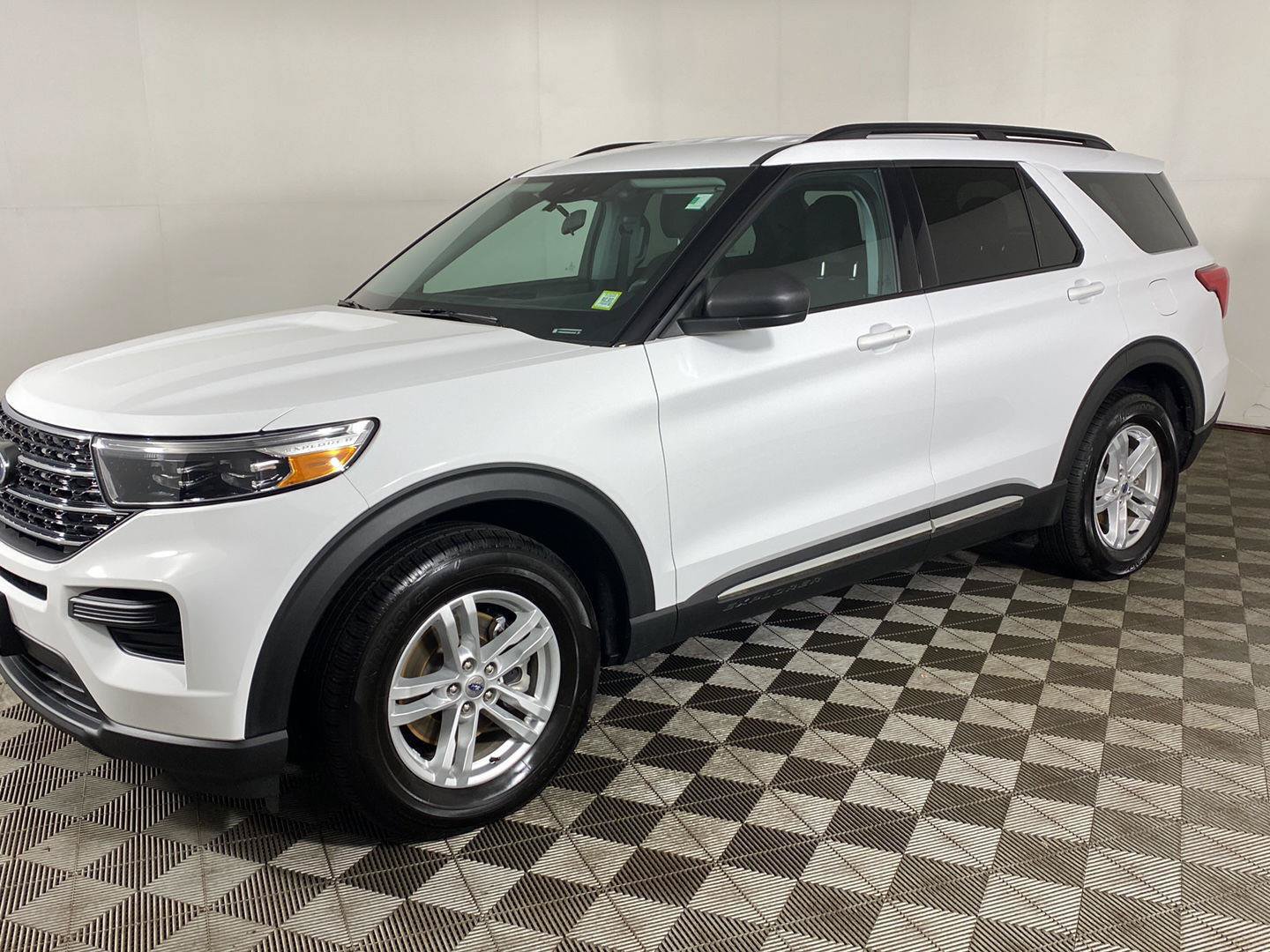 Used 2021 Ford Explorer XLT AWD/4WD image 13