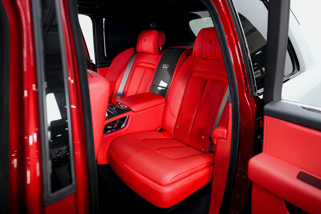 Used 2022 Rolls-Royce Cullinan Black Badge w/ Dark Exterior Package image 28