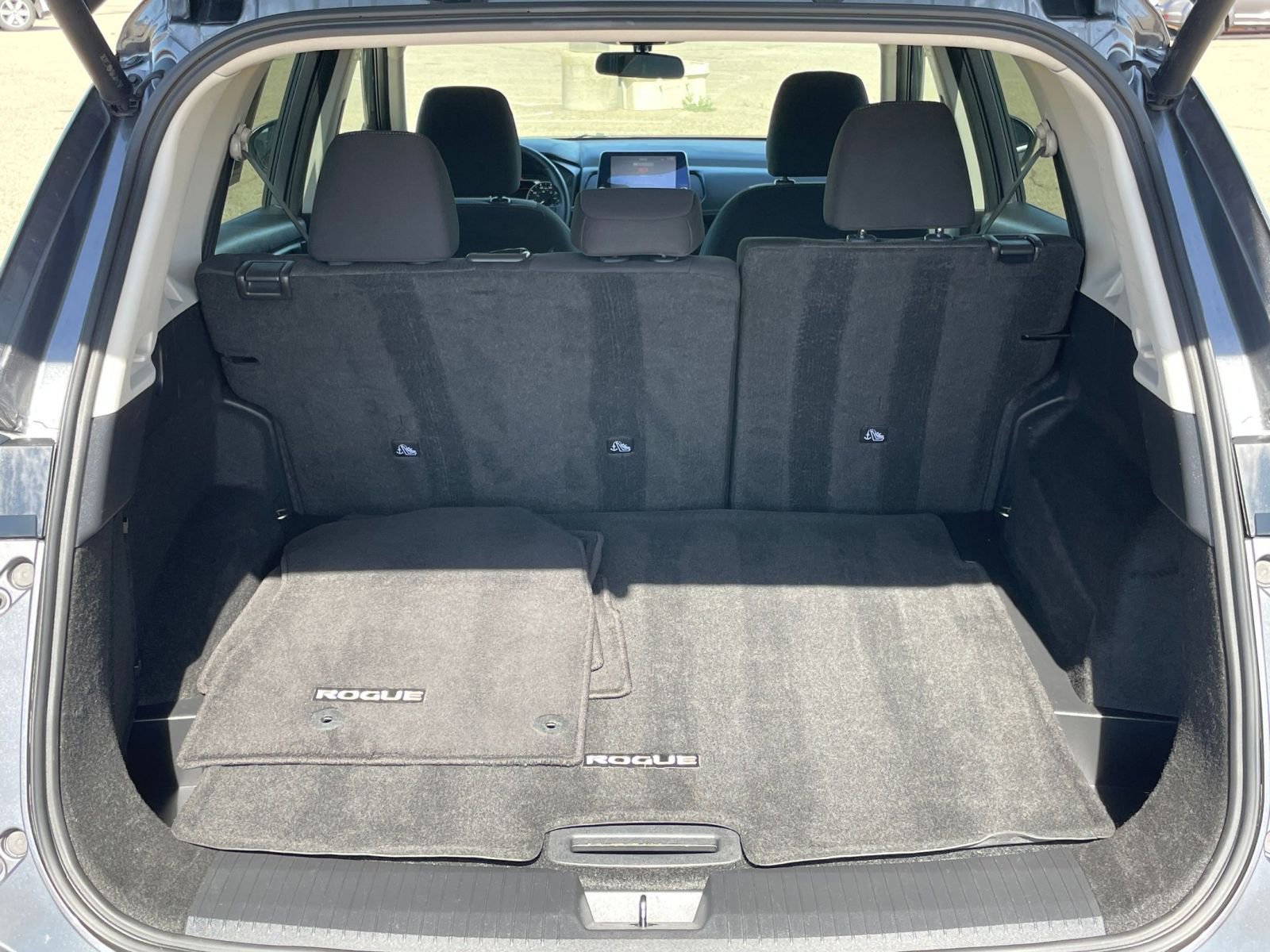 Used 2025 Nissan Rogue SV image 33