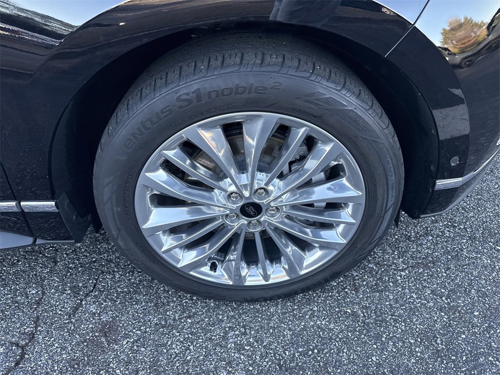 Used 2021 Ford Edge Titanium w/ Equipment Group 301A image 13