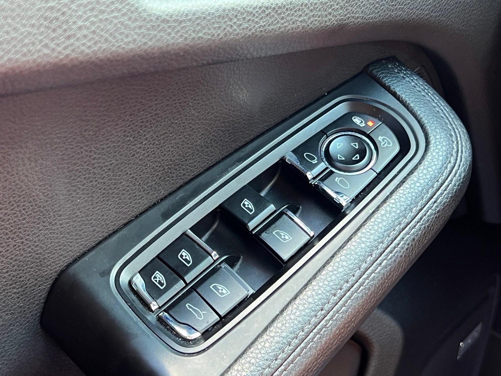 Used 2016 Porsche Macan S AWD/4WD image 29