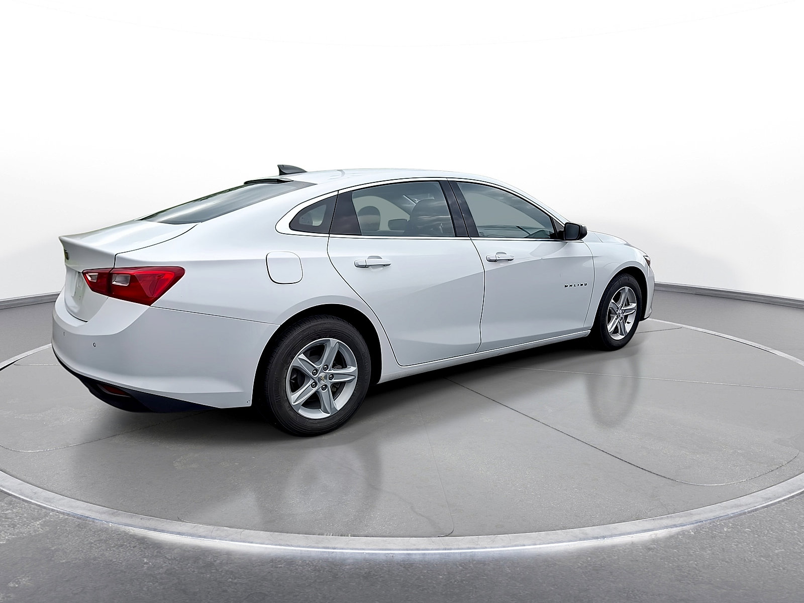 Used 2022 Chevrolet Malibu LS w/ Driver Confidence Package II FWD image 8