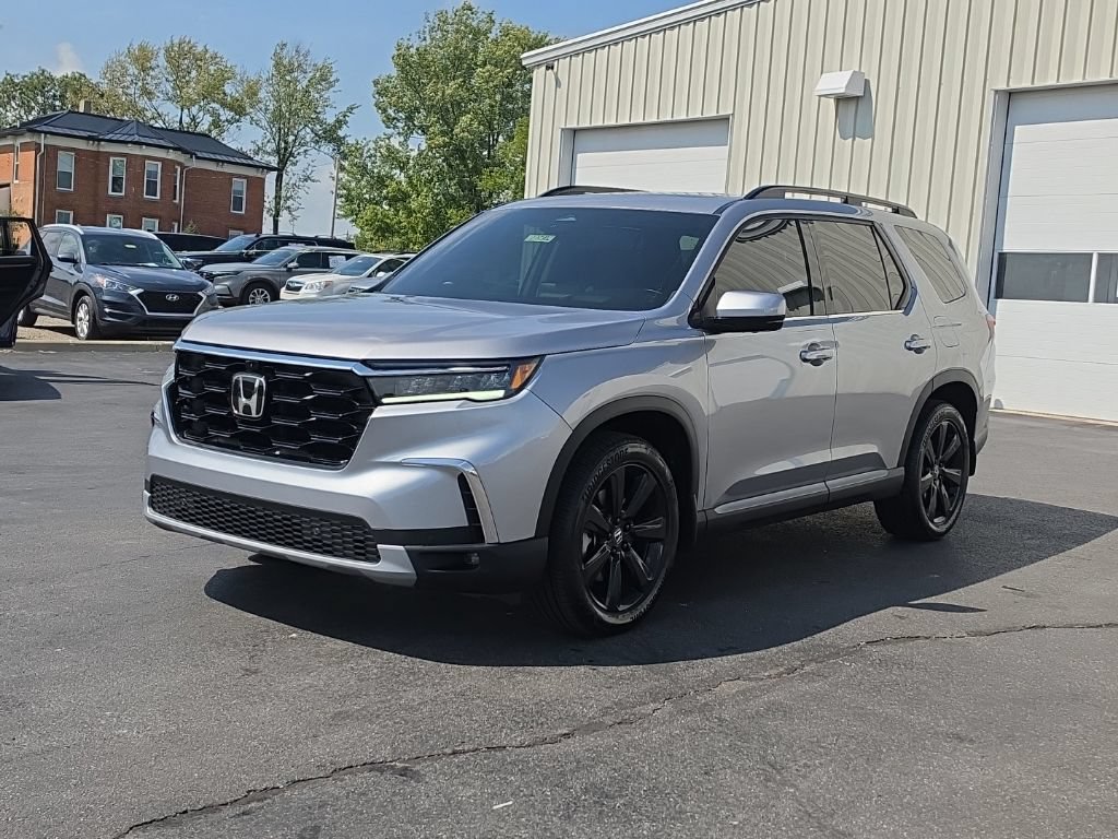 Used 2025 Honda Pilot Elite image 3