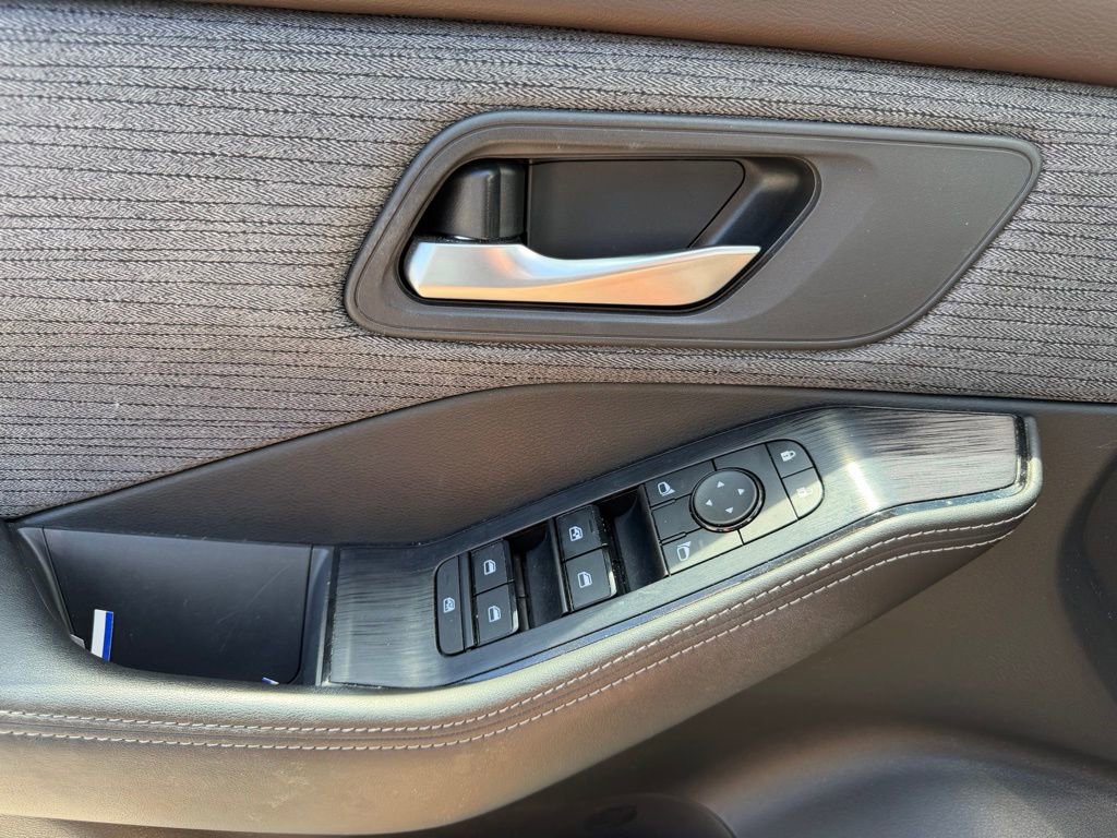 Used 2021 Nissan Rogue SV image 33