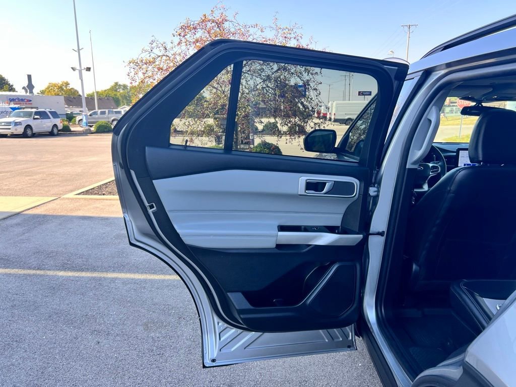 Used 2022 Ford Explorer XLT w/ Equipment Group 202A image 26