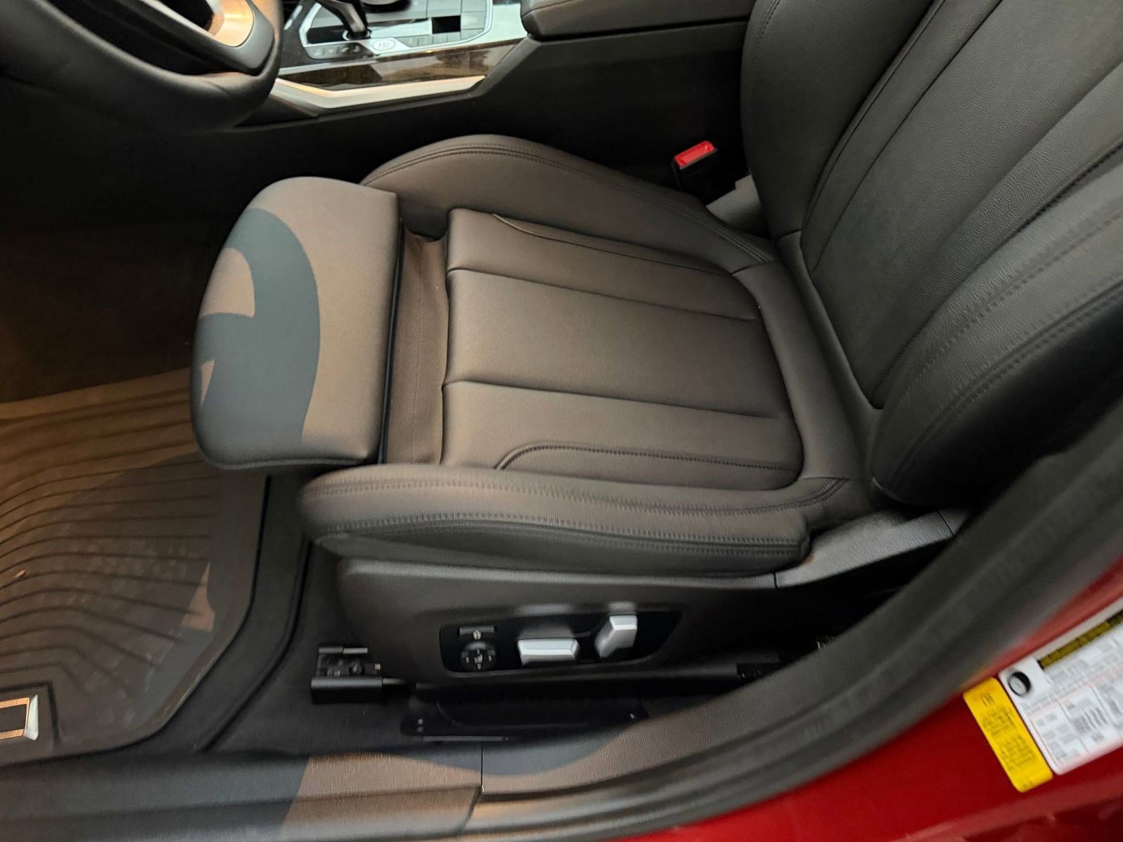 Used 2021 BMW 330i Sedan w/ Premium Package image 13