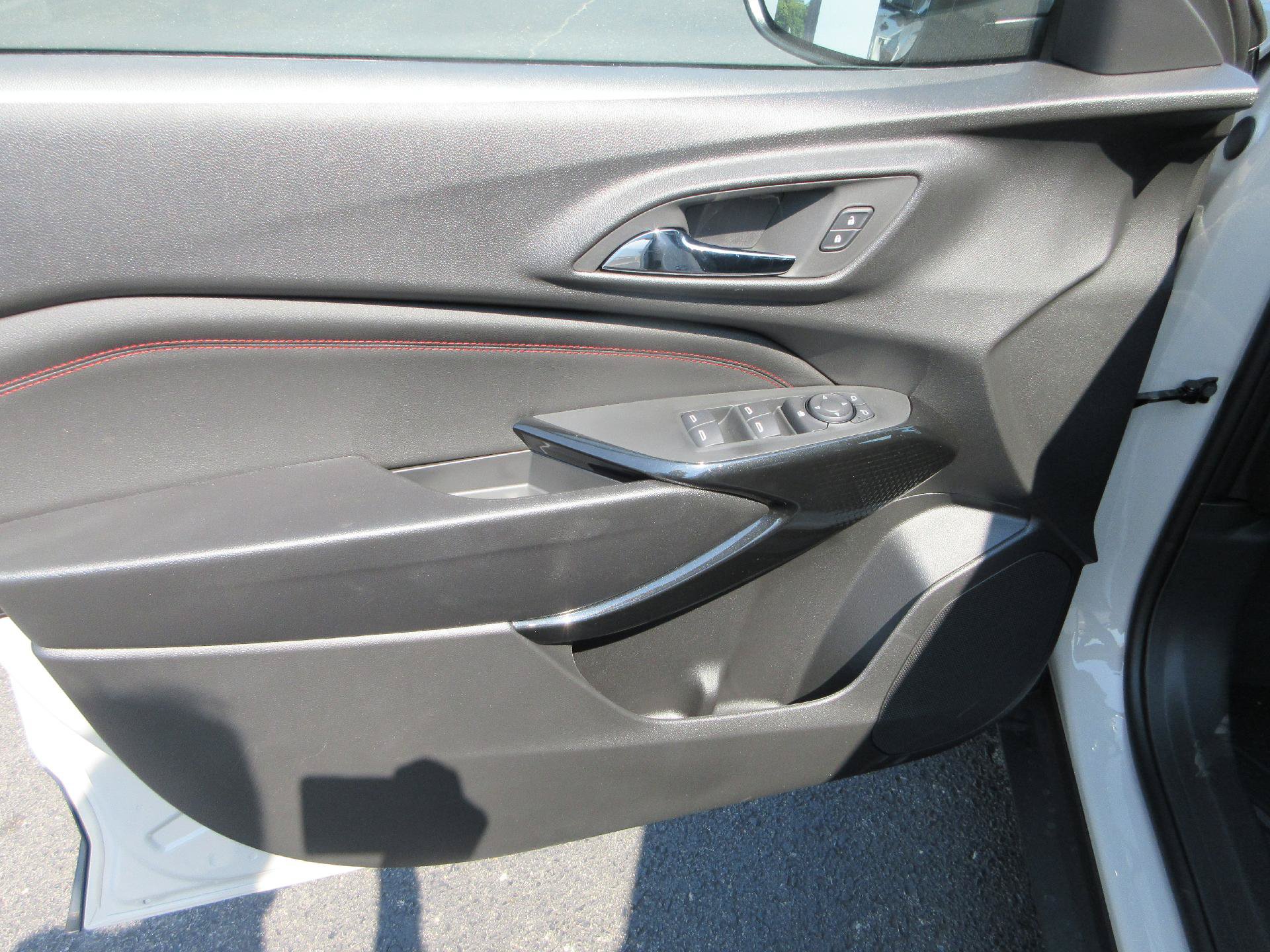 New 2026 Chevrolet Trax RS w/ Sunroof Package FWD image 11