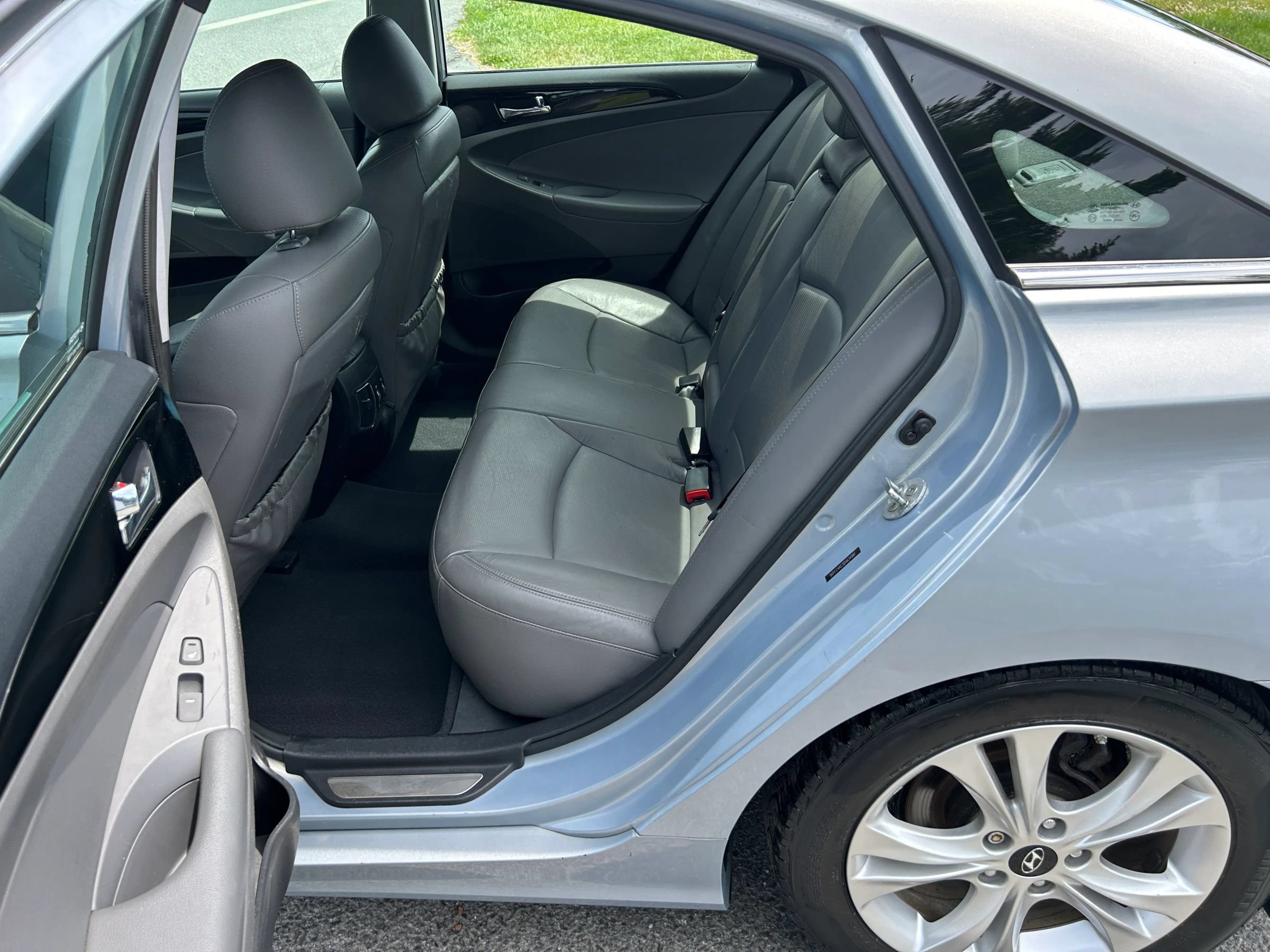 Used 2013 Hyundai Sonata Limited w/ Premium Pkg FWD image 13