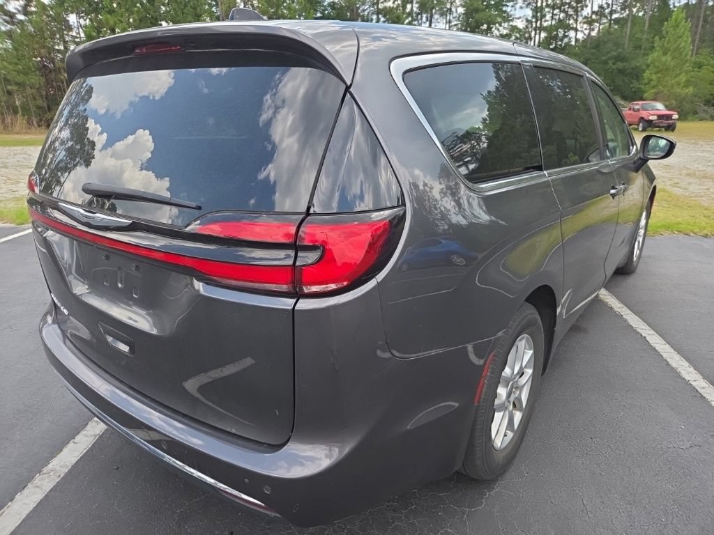 Used 2023 Chrysler Pacifica Touring-L FWD image 48