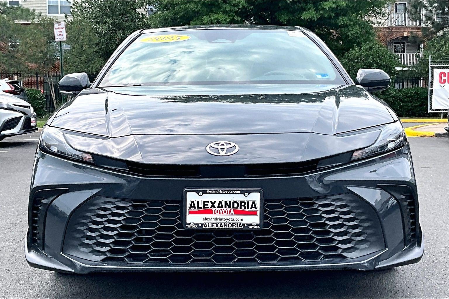 Used 2025 Toyota Camry SE FWD image 3