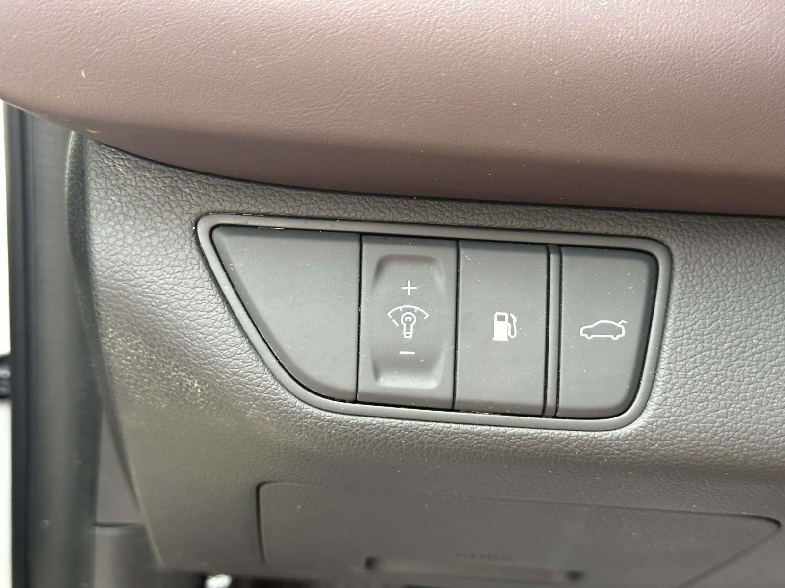 Used 2022 Genesis G70 2.0T w/ Prestige Package image 33